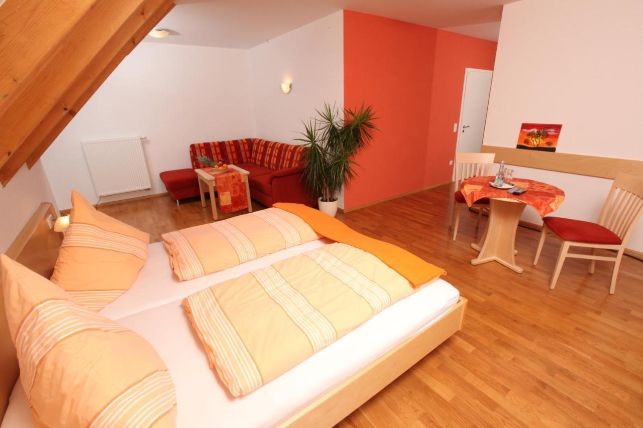 Gasthof-Pension Brauner Hirsch In Alfeld - Mittelfranken Εξωτερικό φωτογραφία