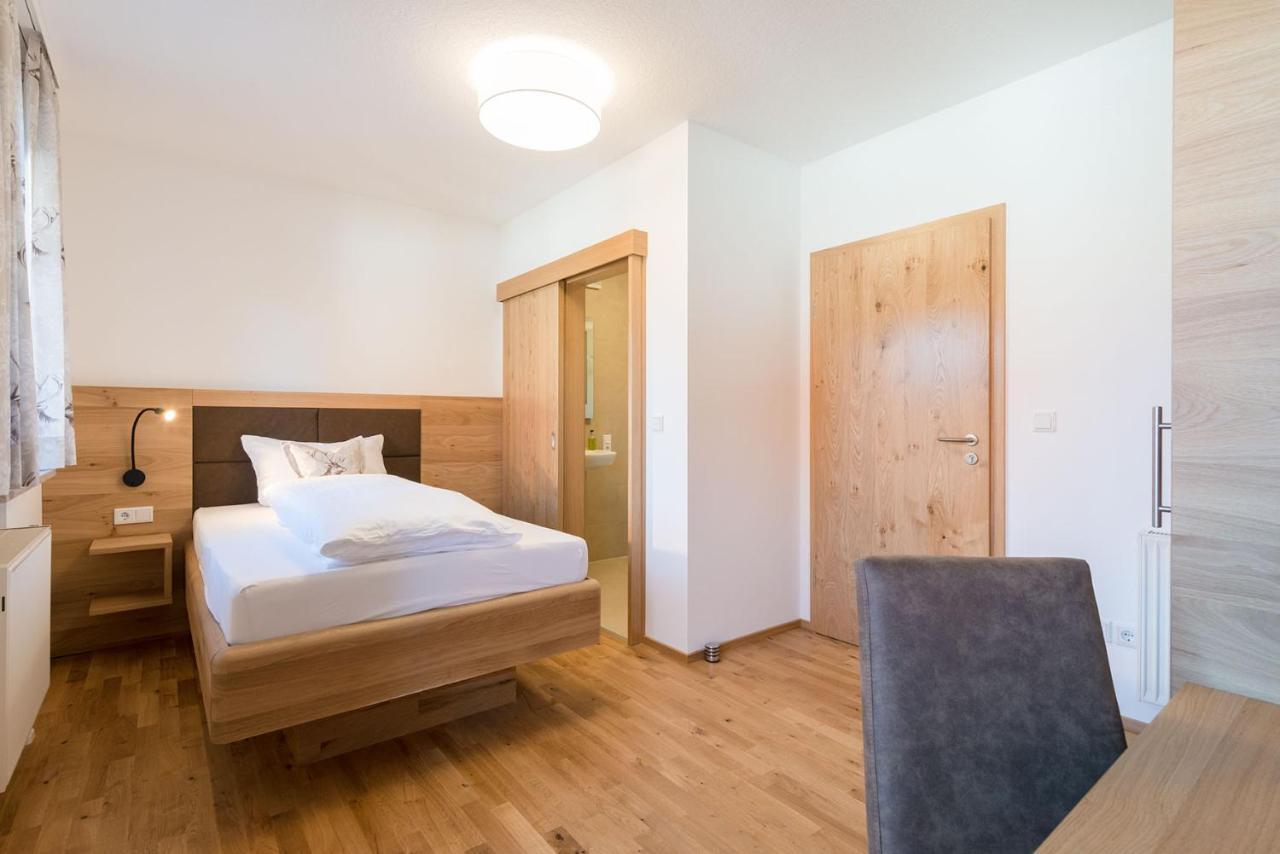 Gasthof-Pension Brauner Hirsch In Alfeld - Mittelfranken Εξωτερικό φωτογραφία