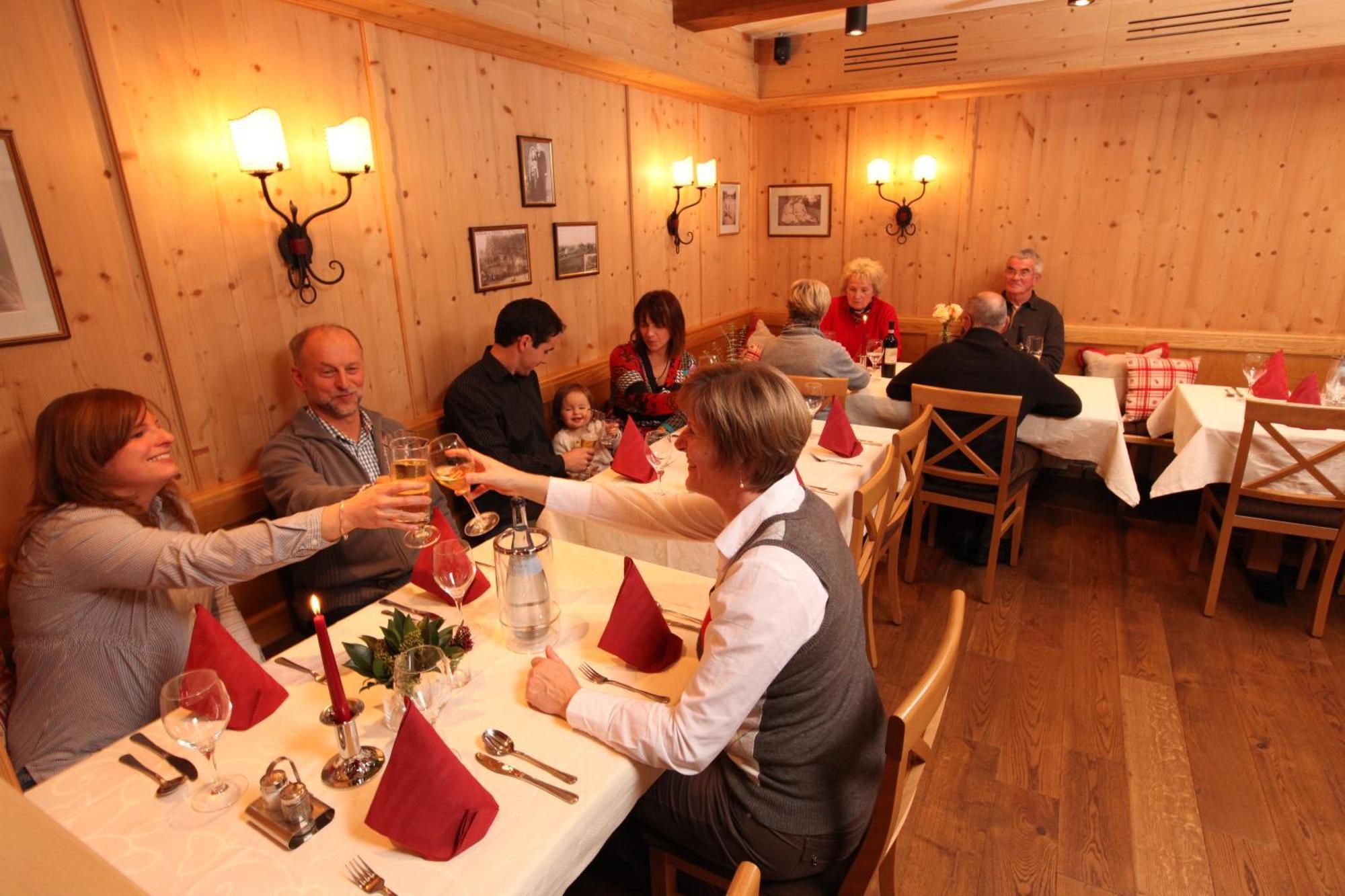 Gasthof-Pension Brauner Hirsch In Alfeld - Mittelfranken Εξωτερικό φωτογραφία